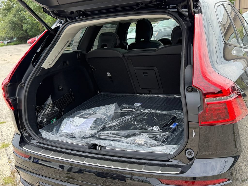 New 2026 Volvo XC60 T8 Ultra w/ Protection Package Premier AWD/4WD image 13