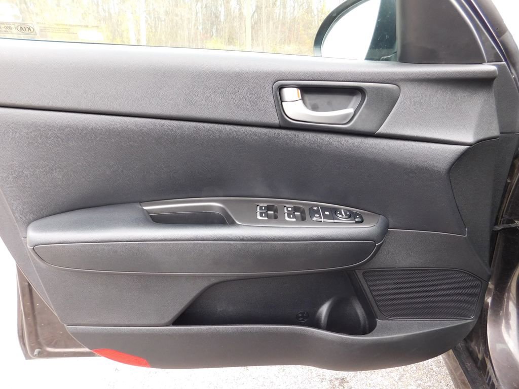 Used 2018 Kia Optima LX image 12