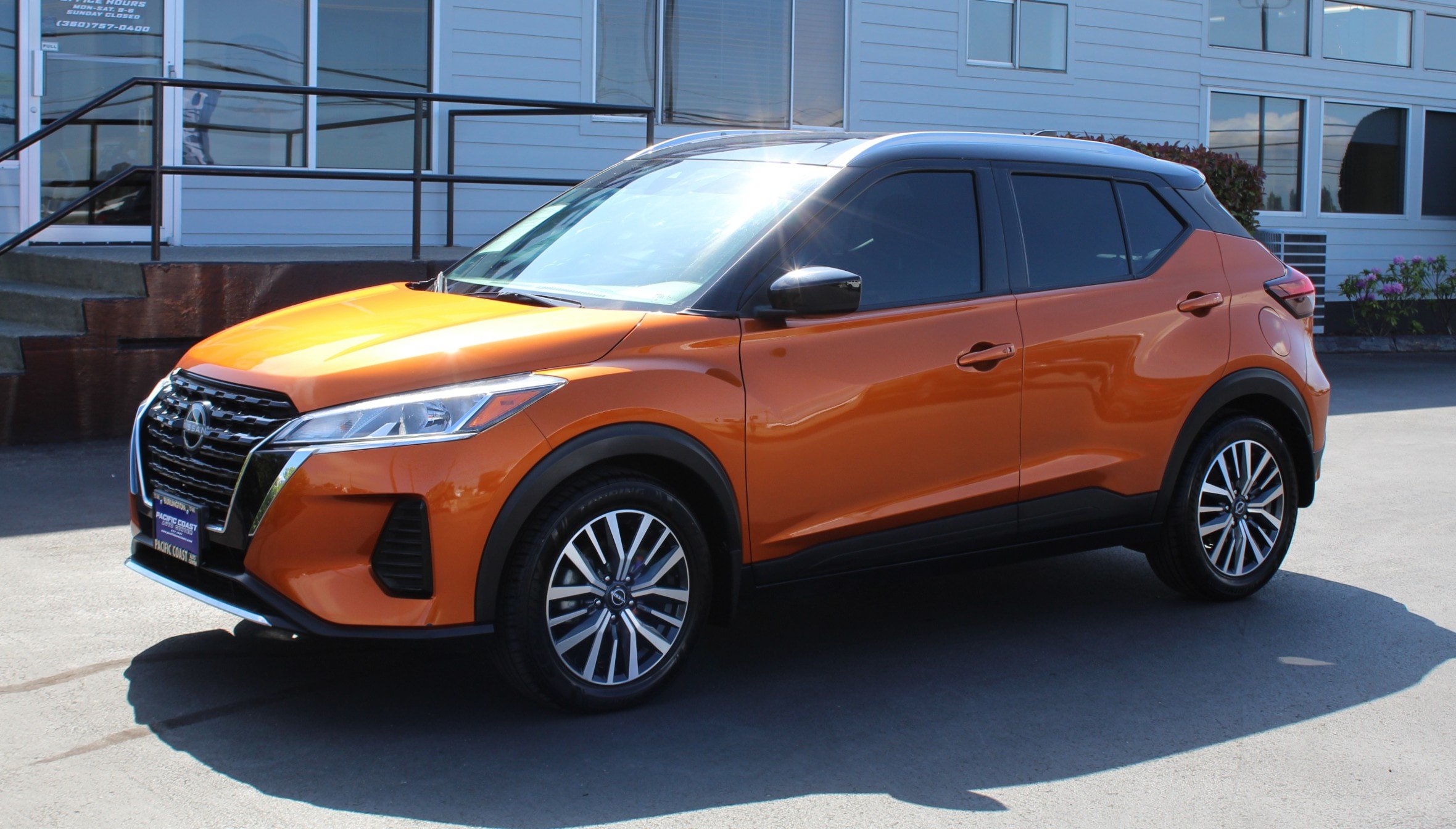 Used 2022 Nissan Kicks SV FWD image 2