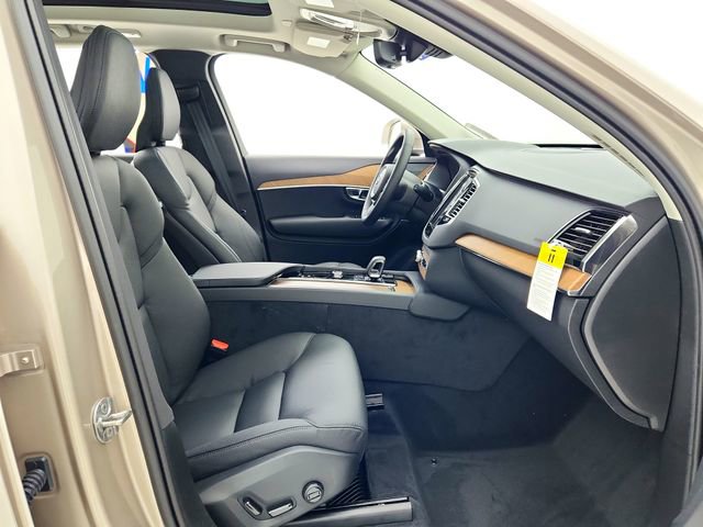 New 2025 Volvo XC90 B6 Plus w/ Protection Package Premier image 18