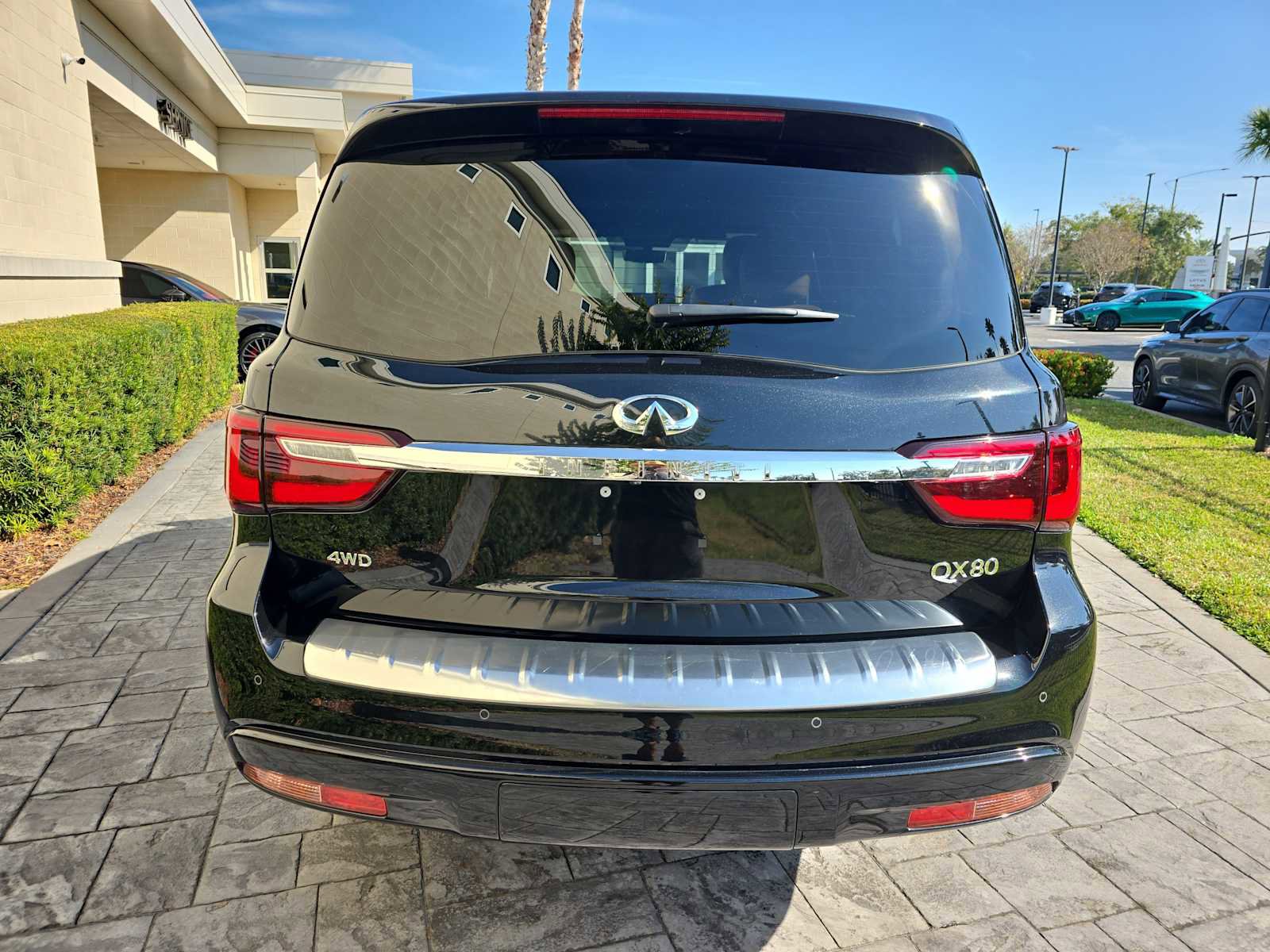 Used 2024 INFINITI QX80 Sensory w/ Cargo Package image 5