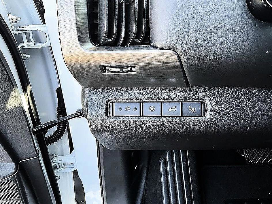 Certified 2025 Nissan Pathfinder Platinum AWD/4WD image 9