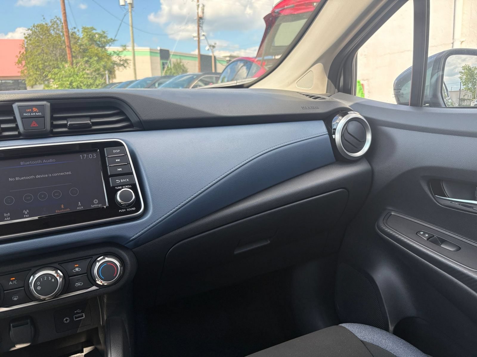 Used 2025 Nissan Versa SV FWD image 33