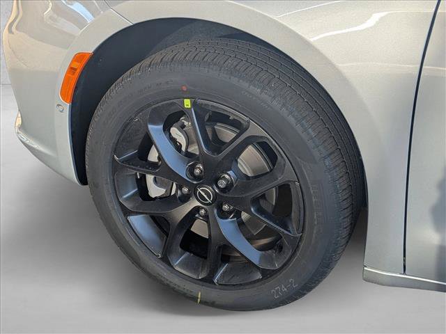 New 2026 Chrysler Pacifica Select w/ S Appearance Package AWD/4WD image 10