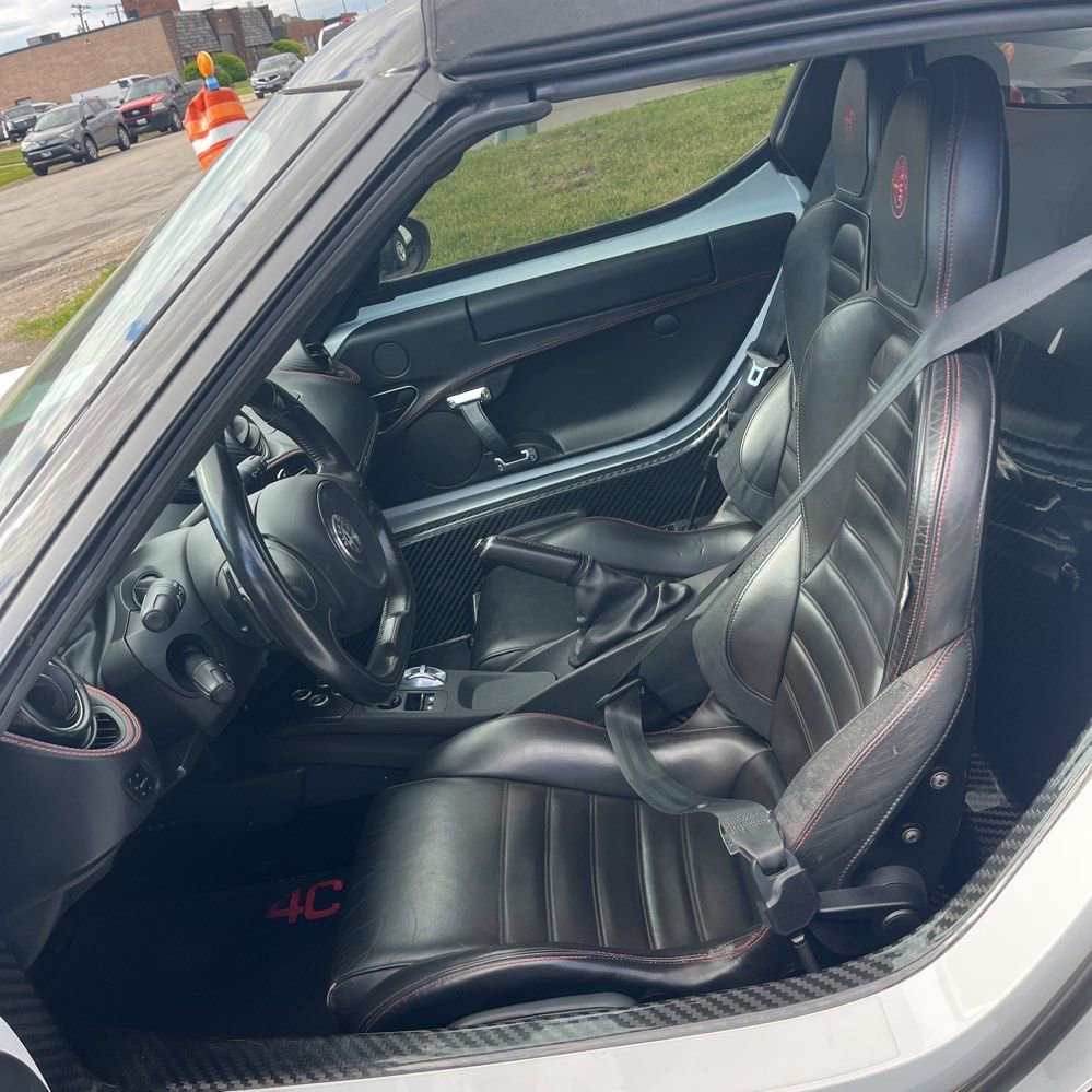 Used 2018 Alfa Romeo 4C Spider RWD image 8