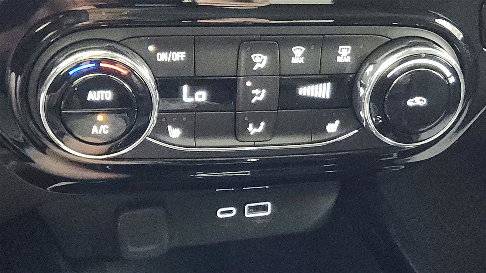 Used 2026 Chevrolet Trax LT w/ LT Convenience Package FWD image 56