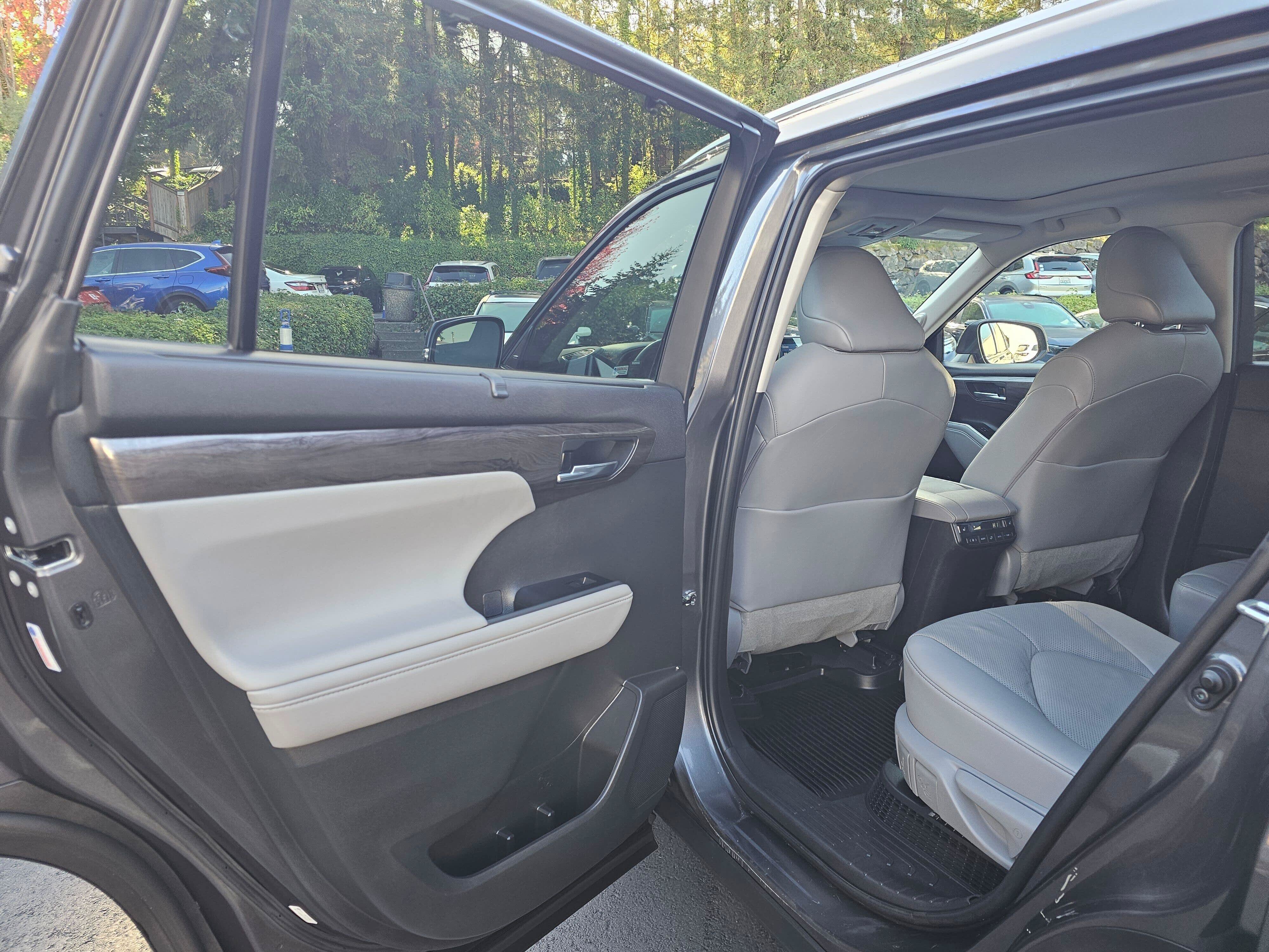 Used 2022 Toyota Highlander Platinum AWD/4WD image 19