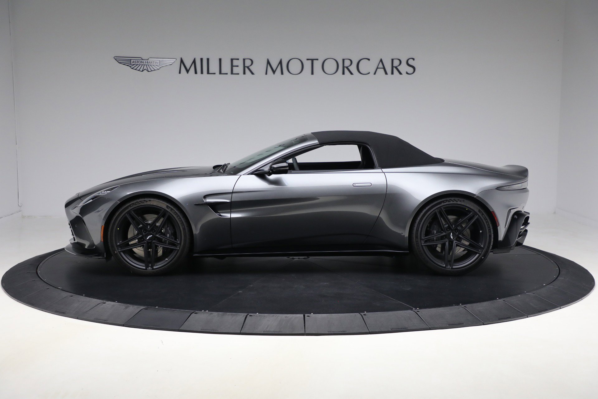 New 2026 Aston Martin V8 Vantage Roadster image 15