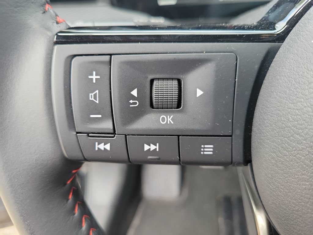 Used 2025 Nissan Kicks SR AWD/4WD image 14