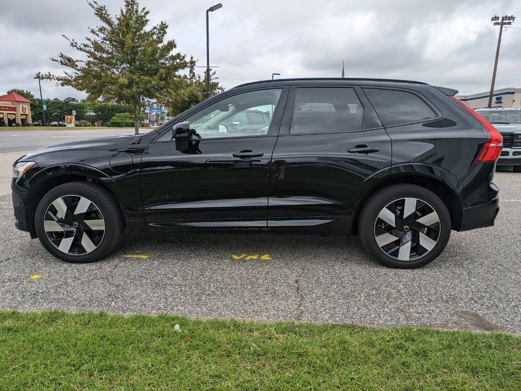 New 2025 Volvo XC60 T8 Plus w/ Protection Package Premier AWD/4WD image 7
