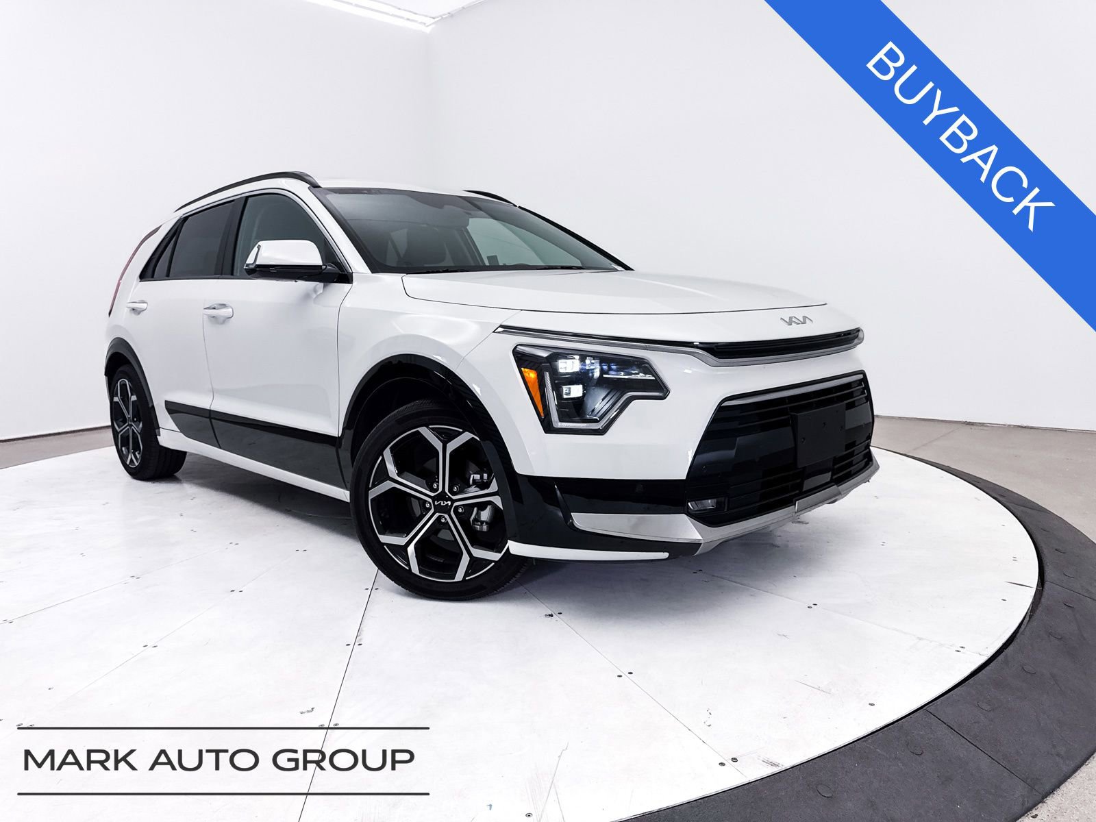 Used 2024 Kia Niro SX Touring FWD image 1