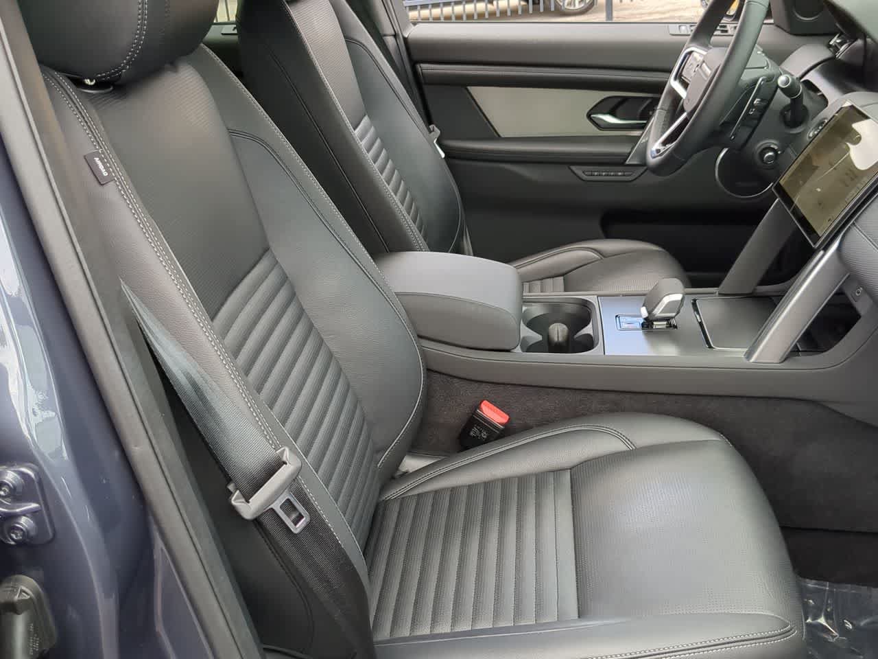 Certified 2025 Land Rover Discovery Sport Dynamic SE AWD/4WD image 21