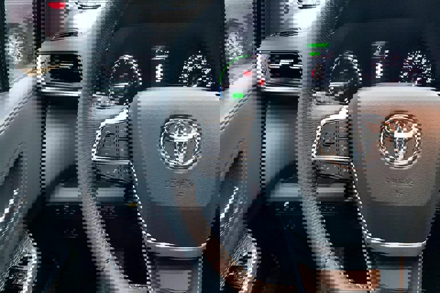 Used 2024 Toyota Sienna XLE Woodland Edition AWD/4WD image 24