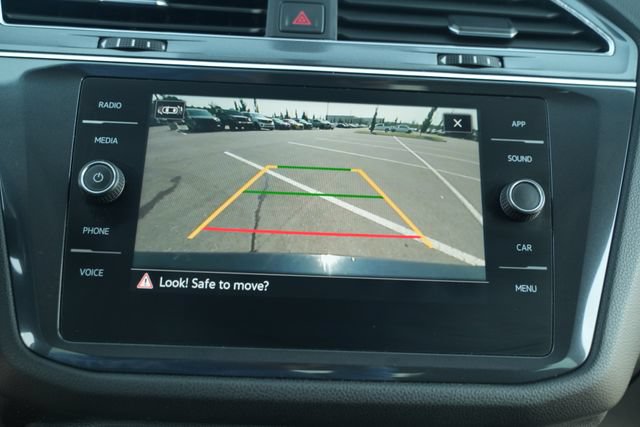 Used 2021 Volkswagen Tiguan SE AWD/4WD image 28