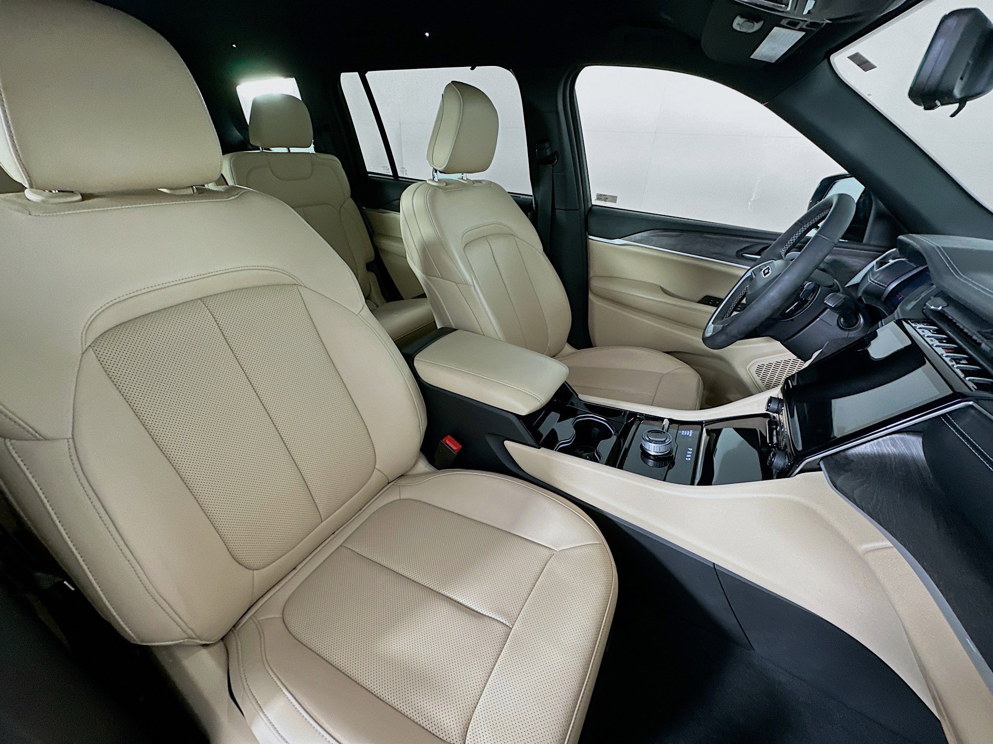 Used 2023 Jeep Grand Cherokee L Limited w/ Luxury Tech Group II image 33