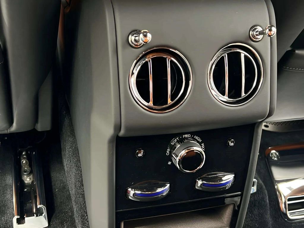 New 2026 Rolls-Royce Cullinan image 14