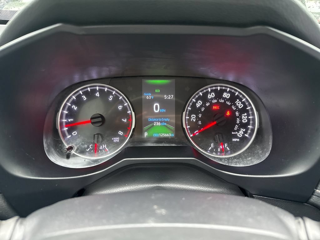 Used 2021 Toyota RAV4 LE AWD/4WD image 9