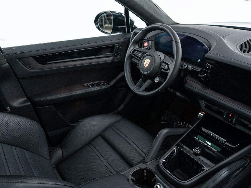 Certified 2026 Porsche Cayenne GTS AWD/4WD image 28