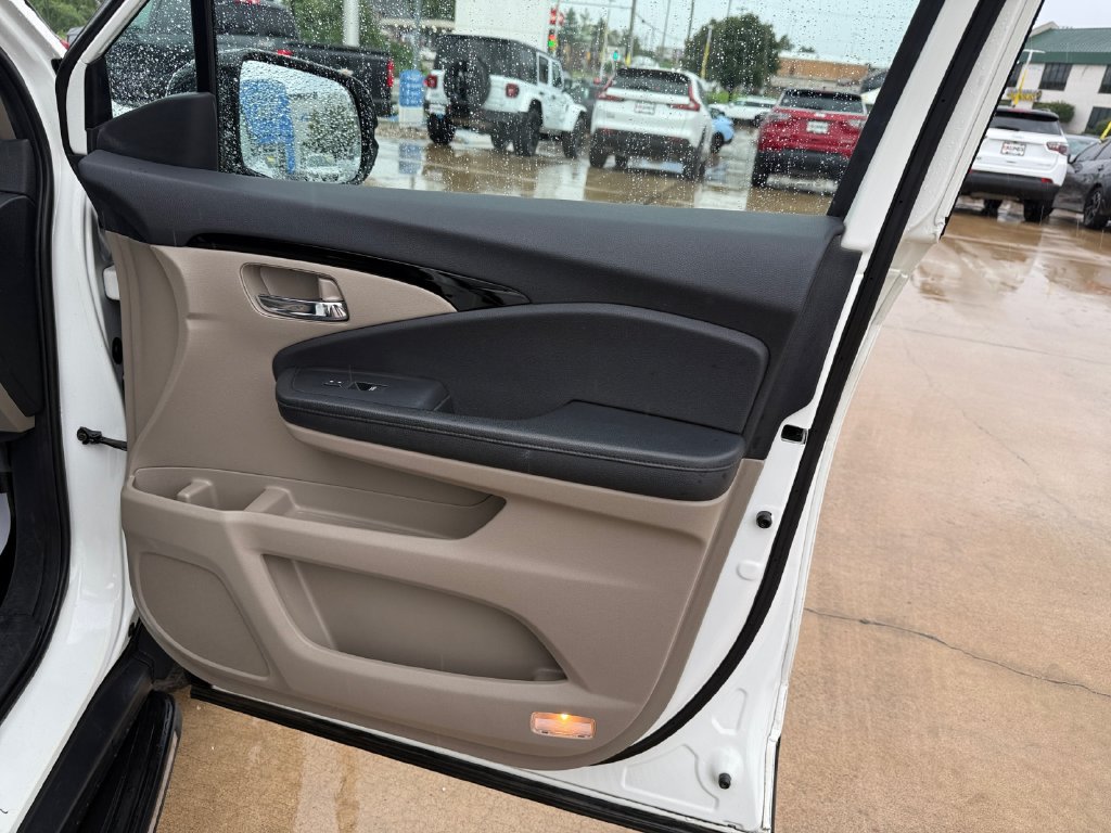 Used 2016 Honda Pilot Touring image 28