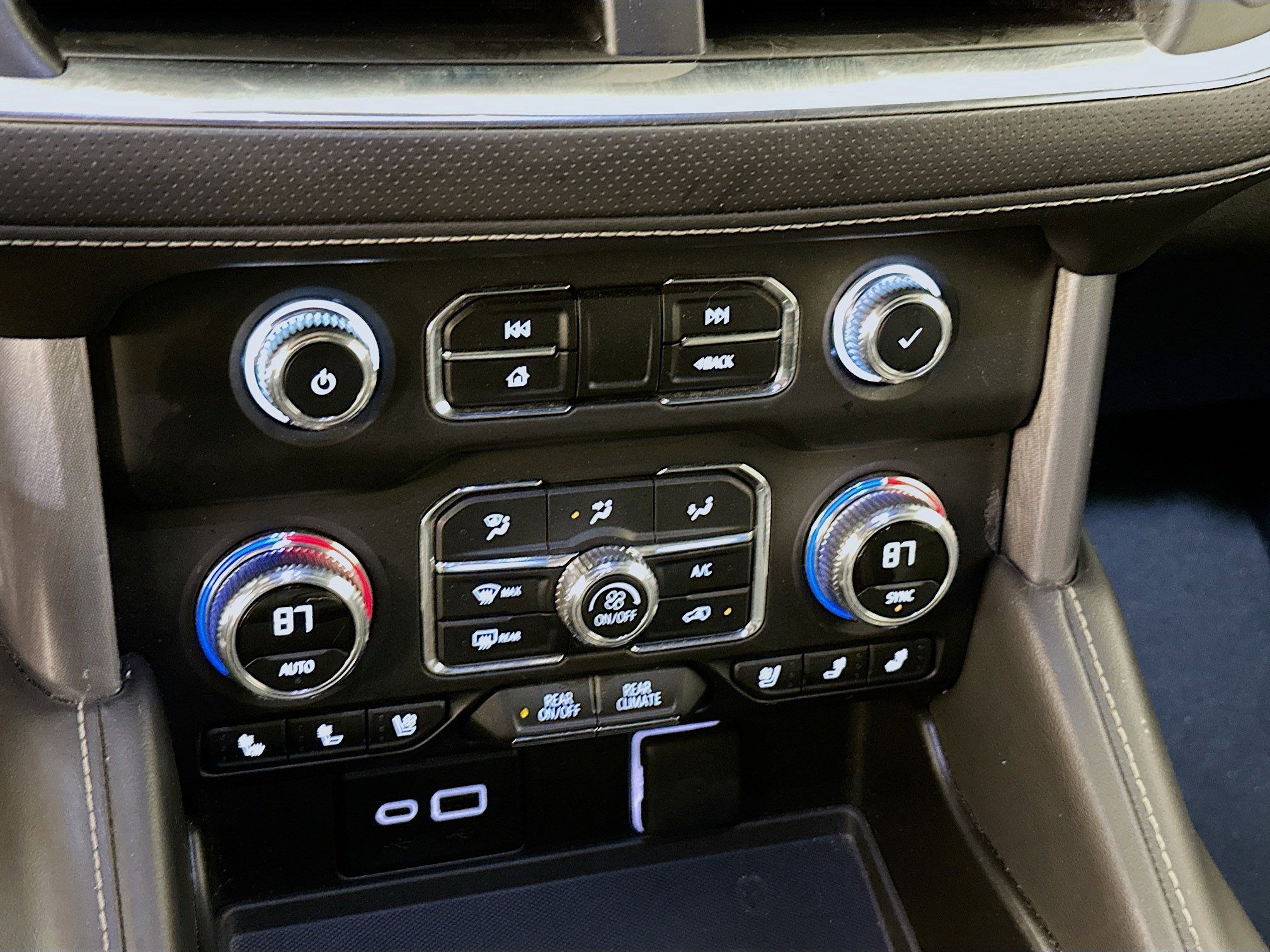 Used 2024 GMC Yukon SLT image 24