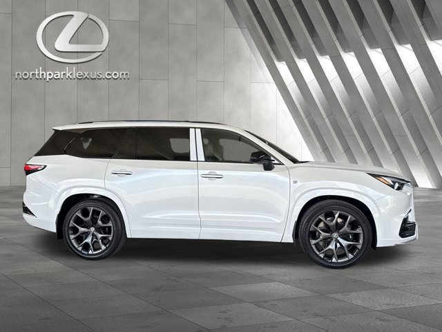 Used 2026 Lexus TX 500h AWD image 4