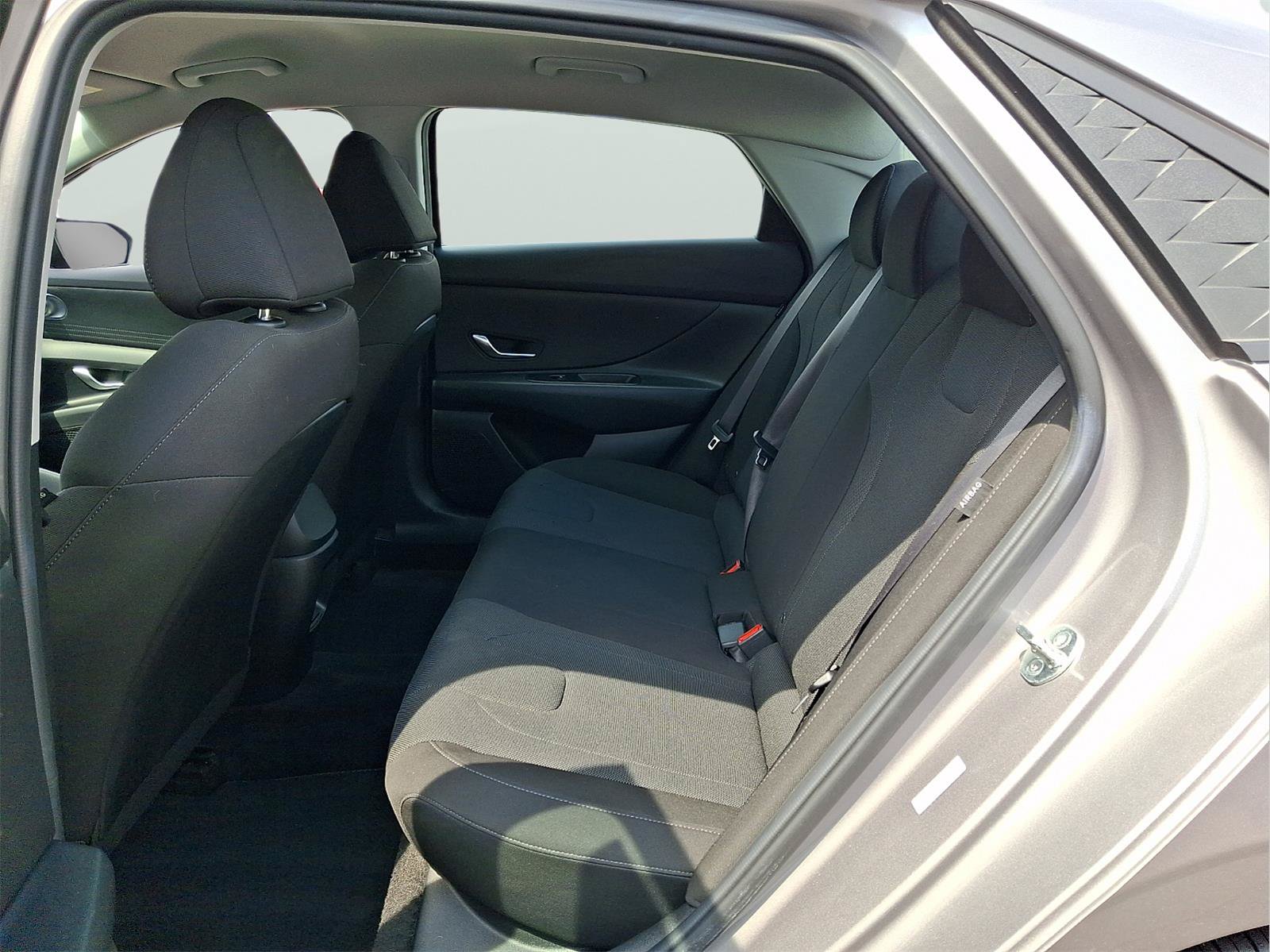 Certified 2024 Hyundai Elantra SE FWD image 8