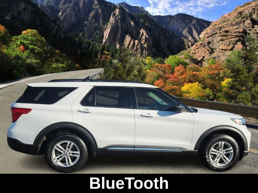 Used 2022 Ford Explorer XLT image 3