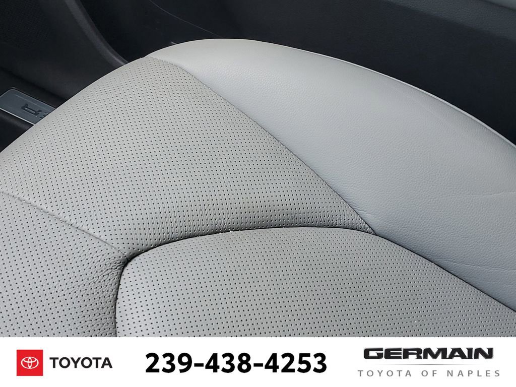 Used 2024 Toyota Highlander Limited image 30