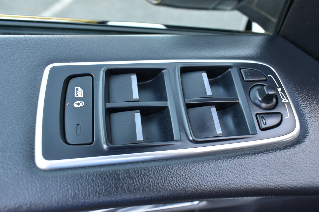 Used 2018 Jaguar F-PACE S image 41