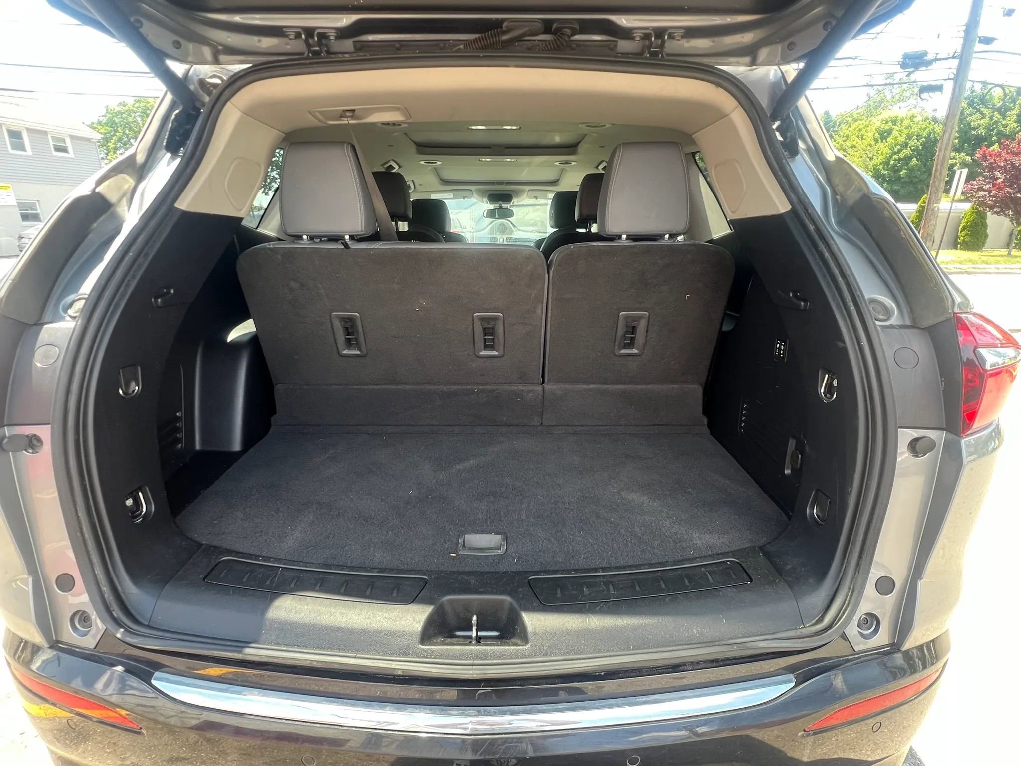 Used 2020 Buick Enclave Premium w/ Sun and Sites Package AWD/4WD image 10