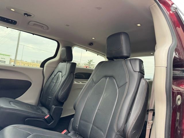 Used 2018 Chrysler Pacifica Touring-L Plus image 11