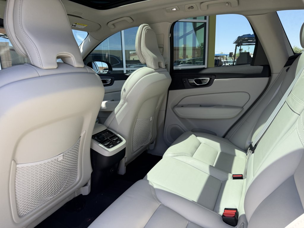 Used 2022 Volvo XC60 B5 Inscription w/ Advanced Package FWD image 37