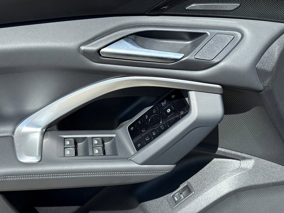 Certified 2025 Audi Q5 2.0T Premium Plus w/ Premium Plus image 17