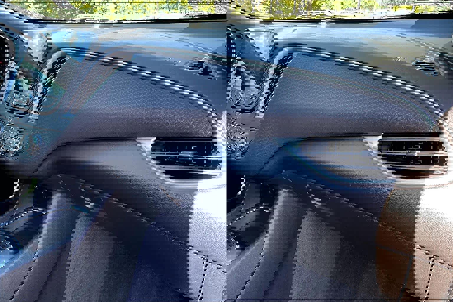 Used 2023 Chevrolet Malibu LT FWD image 17