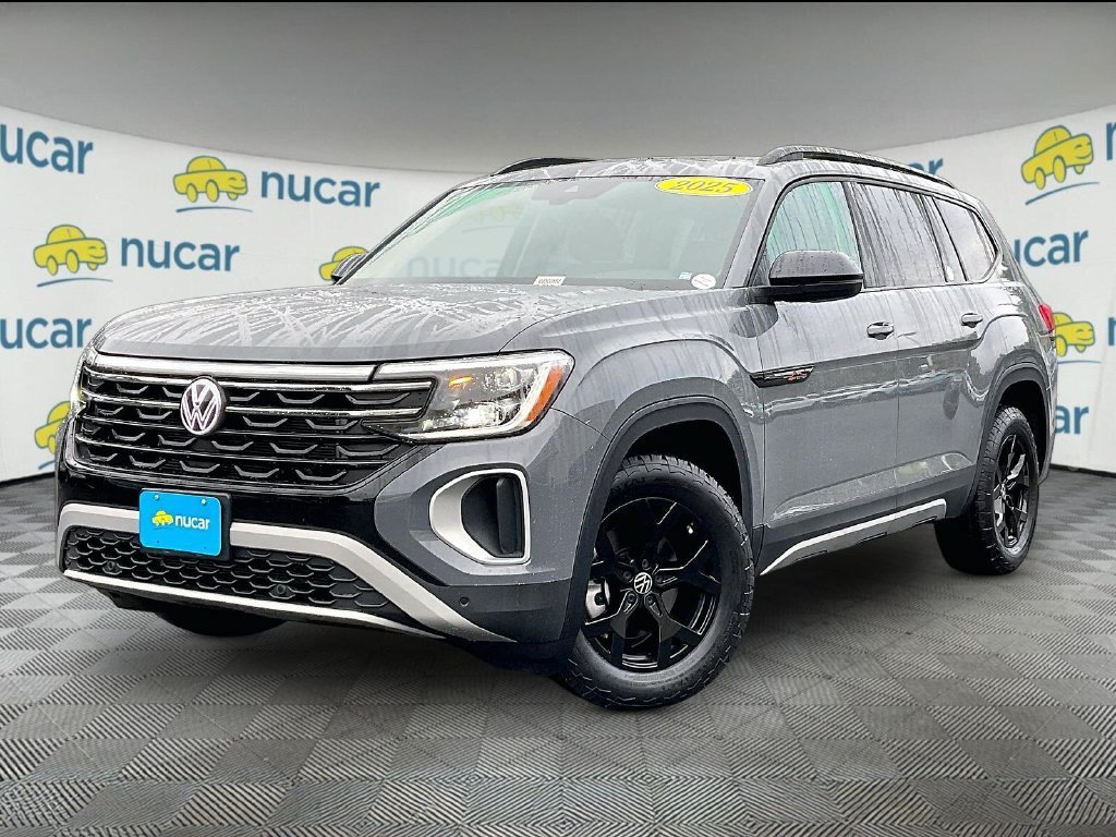 Used 2025 Volkswagen Atlas Peak Edition SE AWD/4WD image 3