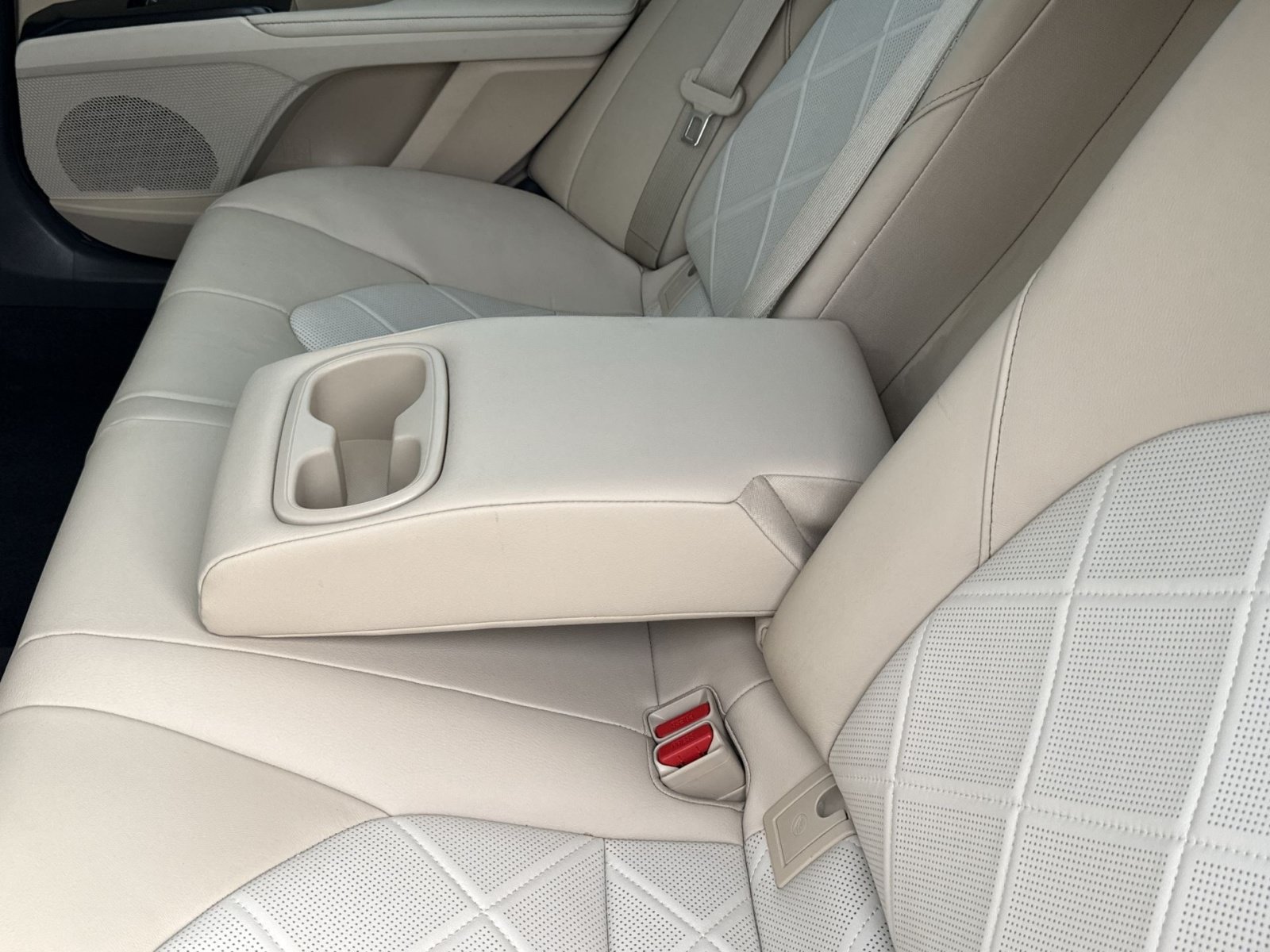 Used 2018 Toyota Camry XLE w/ Audio Package FWD image 26