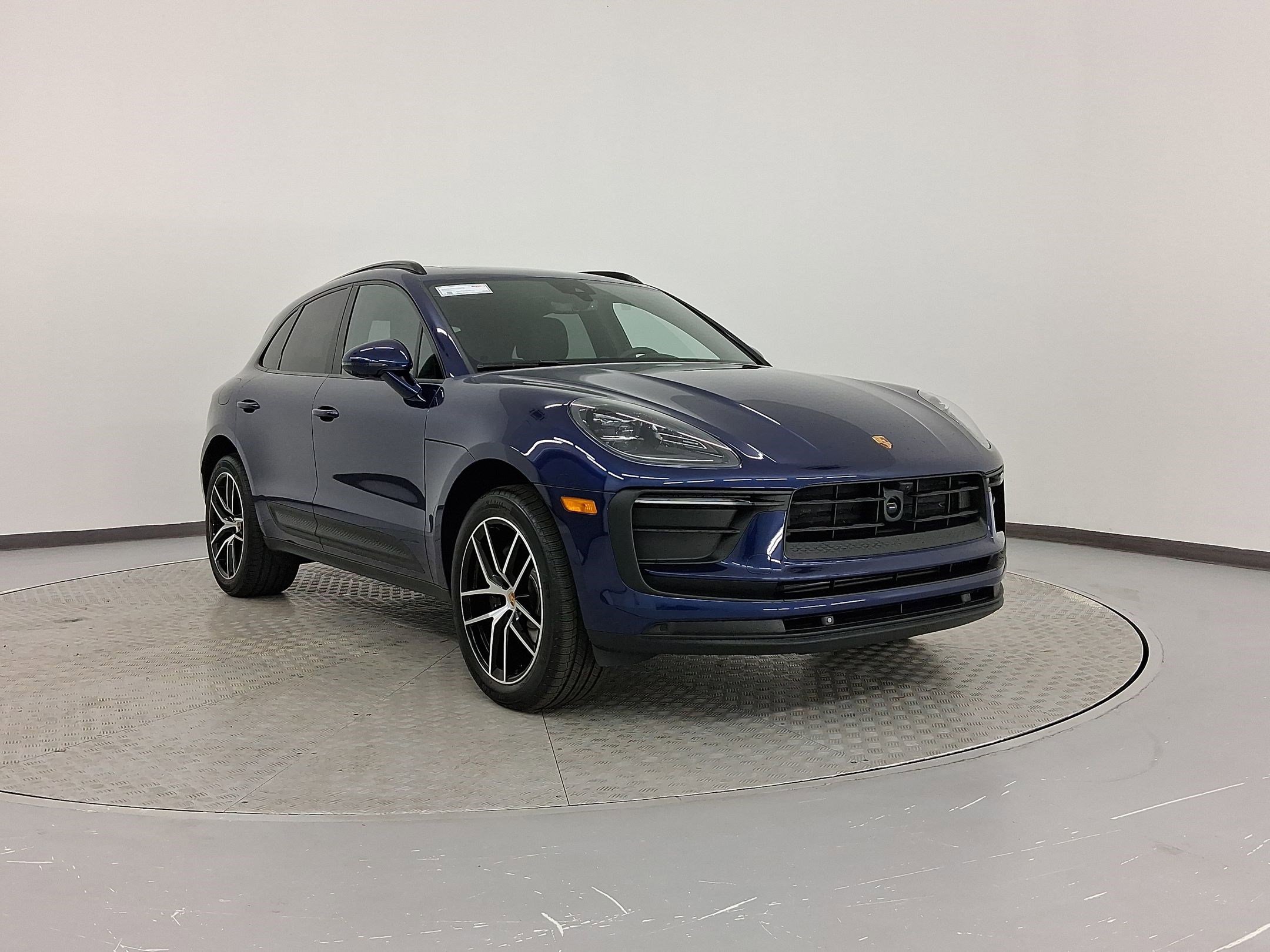 Used 2026 Porsche Macan AWD/4WD image 9