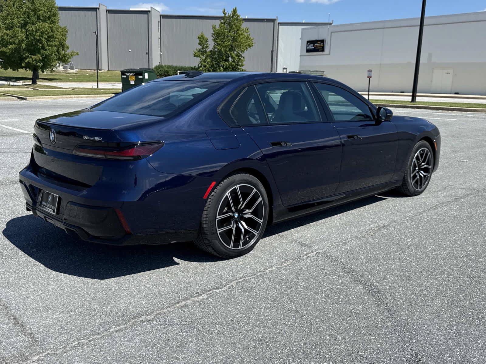 Used 2023 BMW i7 xDrive60 AWD/4WD image 9