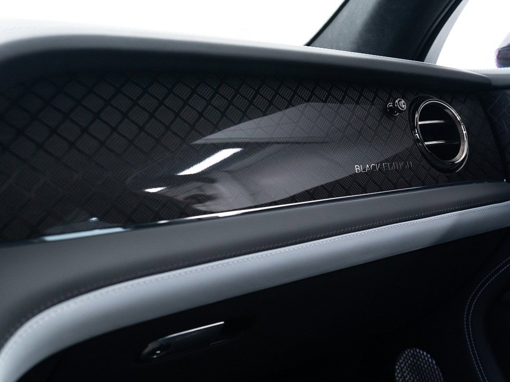 Used 2025 Bentley Bentayga image 41