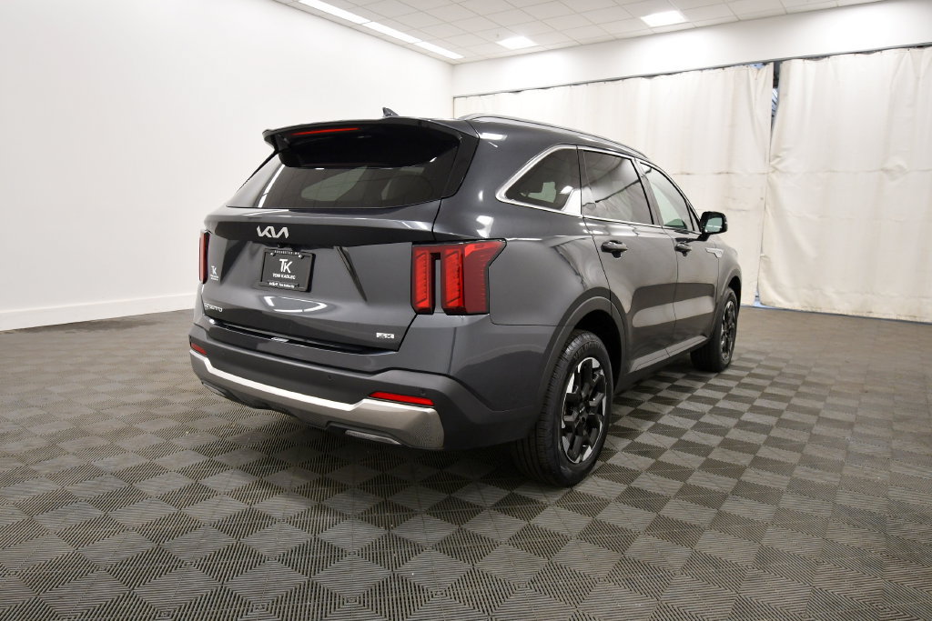 Certified 2024 Kia Sorento S w/ Panoramic Sunroof Package AWD/4WD image 8