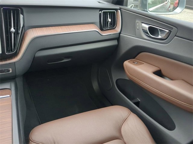 Used 2021 Volvo XC60 T5 Momentum image 17