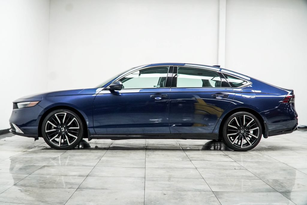 Used 2023 Honda Accord Touring image 11