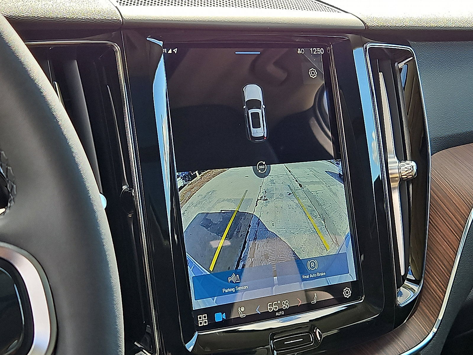 Certified 2023 Volvo XC60 B5 Plus w/ Climate Package image 19