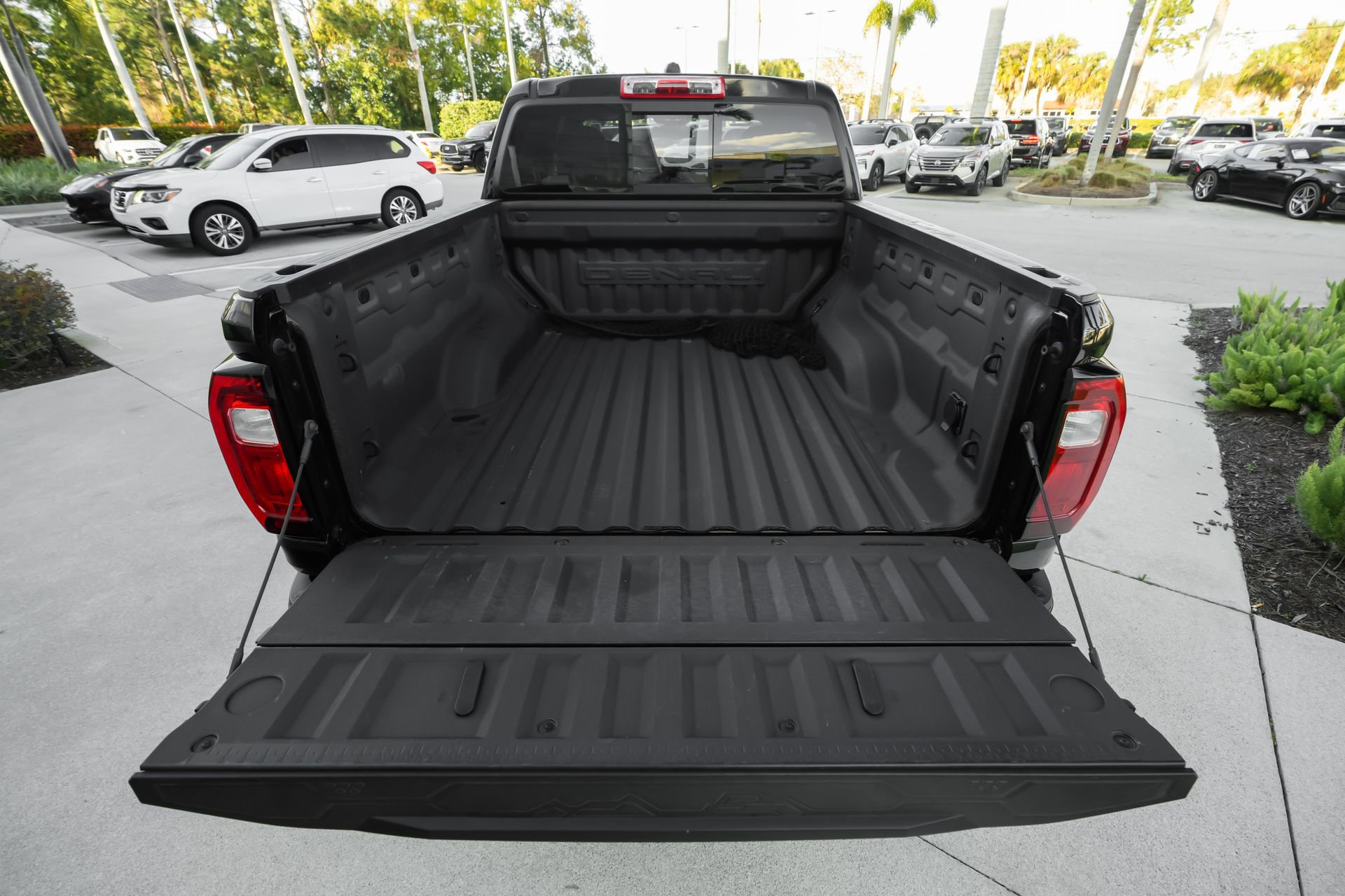 Used 2024 GMC Canyon Denali w/ LPO, Denali Black Edition image 41