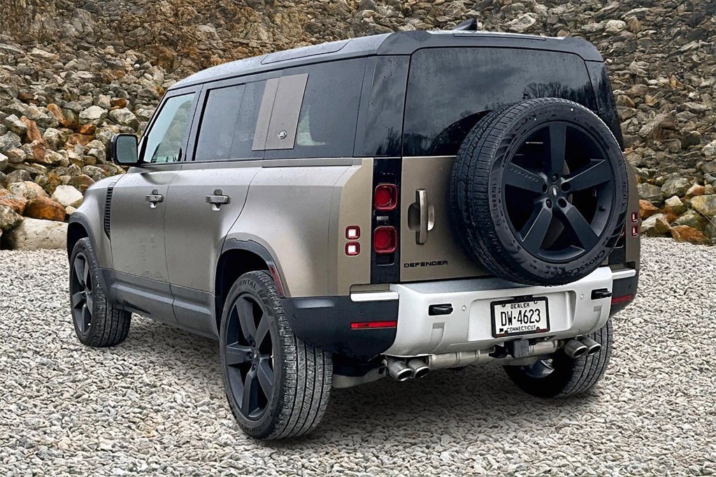Used 2024 Land Rover Defender 110 SE image 10