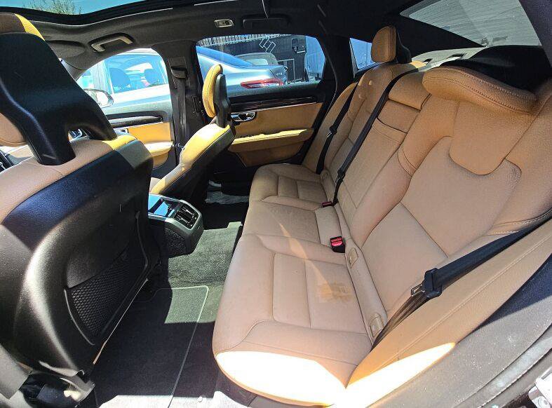 Used 2018 Volvo S90 T5 Momentum w/ Convenience Package FWD image 10