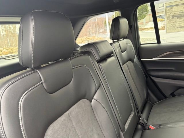New 2026 Jeep Grand Cherokee Altitude AWD/4WD image 32