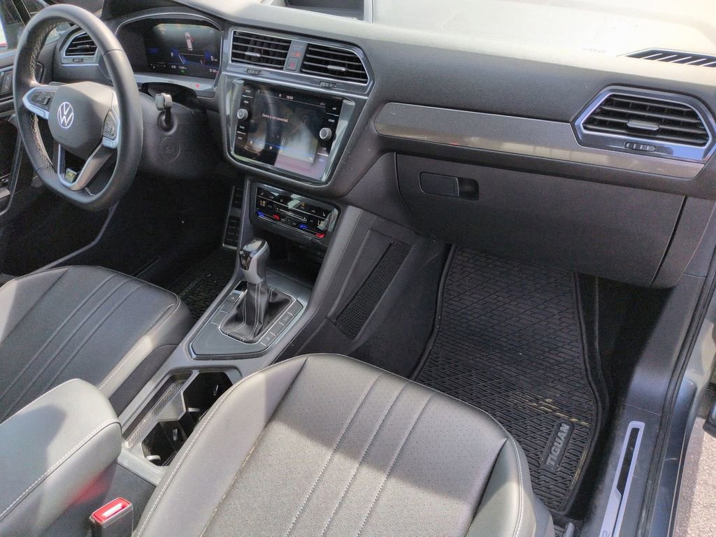 Used 2023 Volkswagen Tiguan SE R-Line image 22