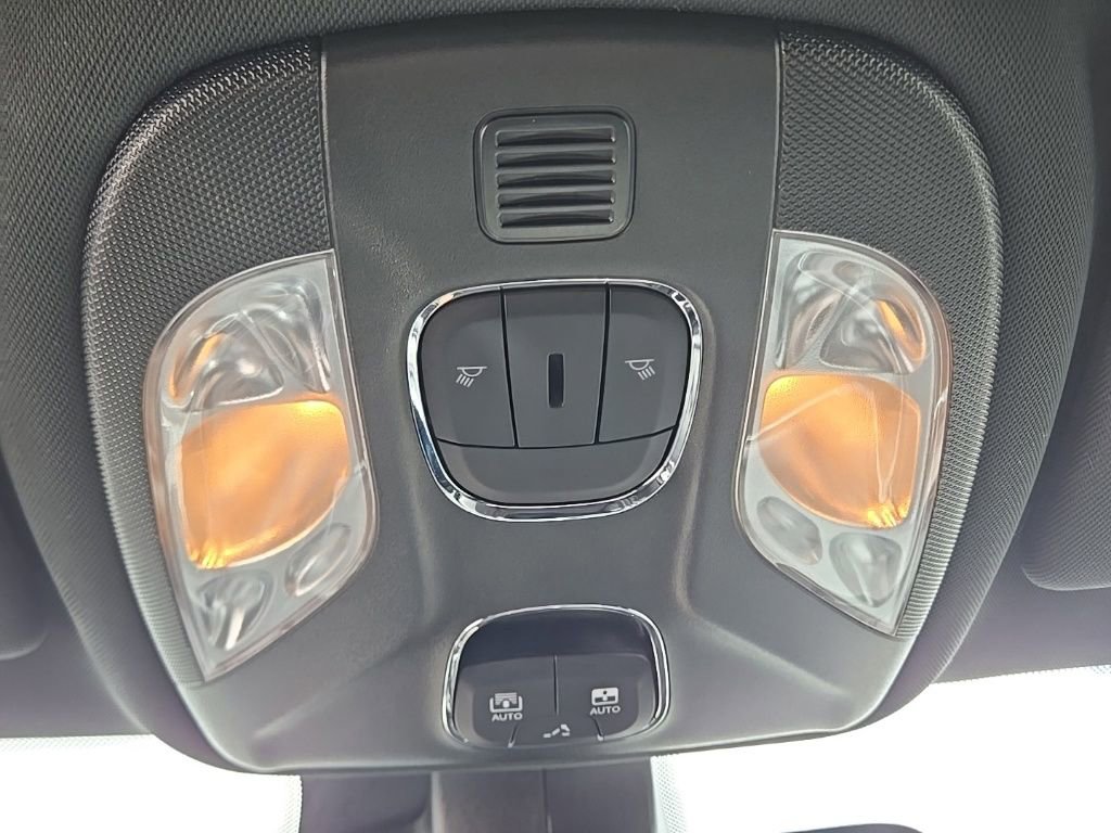Used 2024 Jeep Compass Latitude w/ Sun and Sound Group AWD/4WD image 40