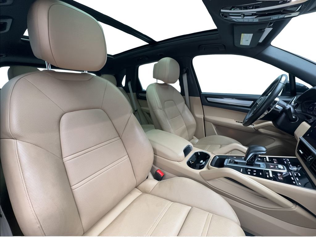 Used 2023 Porsche Cayenne Platinum Edition image 31